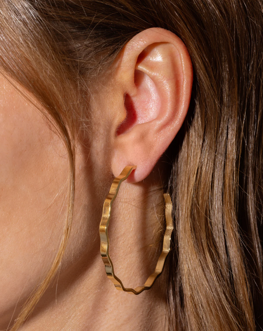 Cassie Wavy Large Hoop
